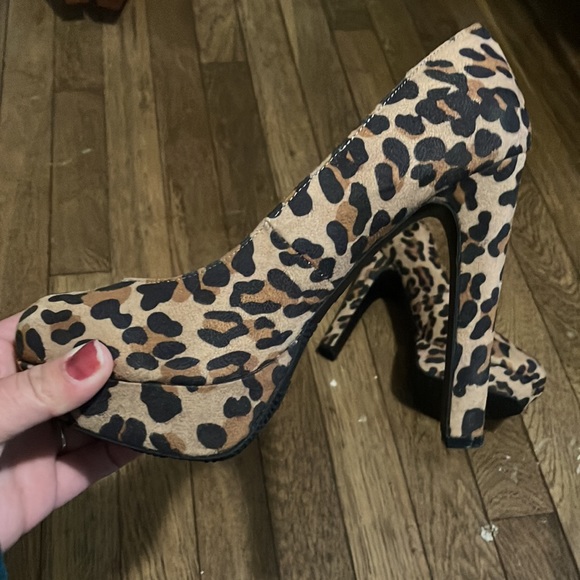 High heel pumps - Picture 2 of 4
